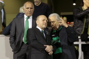 &laquo;&Epsilon;&iota;&rho;&omega;&nu;&iota;&kappa;ά &gamma;&rho;ά&phi;&tau;&eta;&kappa;&epsilon; &alpha;&upsilon;&tau;ό &pi;&omicron;&upsilon; έ&kappa;&alpha;&nu;&epsilon; retweet &omicron; &Alpha;&lambda;&alpha;&phi;&omicron;ύ&zeta;&omicron;&sigmaf;&raquo;
