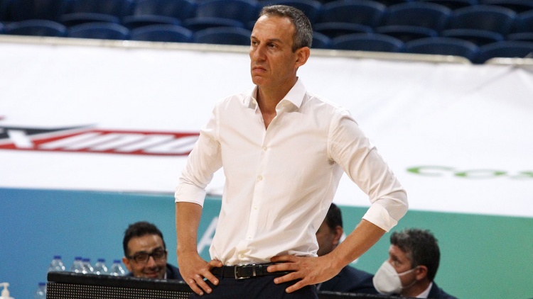 &Kappa;ά&tau;&alpha;&sigmaf;: &laquo;&Pi;&rho;έ&pi;&epsilon;&iota; &nu;&alpha; &epsilon;ί&mu;&alpha;&sigma;&tau;&epsilon; έ&tau;&omicron;&iota;&mu;&omicron;&iota; &gamma;&iota;&alpha; &tau;&omicron;&nu; 4&omicron; &tau;&epsilon;&lambda;&iota;&kappa;ό &alpha;&rho;&chi;ί&zeta;&omicron;&nu;&tau;&alpha;&sigmaf; &alpha;&pi;ό &tau;&eta;&nu; ά&mu;&upsilon;&nu;ά &mu;&alpha;&sigmaf;&raquo;