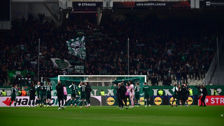 UEFA: &Pi;&rho;ό&sigma;&tau;&iota;&mu;&omicron; &pi;&omicron;&upsilon; &alpha;&gamma;&gamma;ί&zeta;&epsilon;&iota; &tau;&alpha; 100.000&euro; &sigma;&tau;&omicron;&nu; &Pi;&alpha;&nu;&alpha;&theta;&eta;&nu;&alpha;ϊ&kappa;ό &gamma;&iota;&alpha; &tau;&omicron; &mu;&alpha;&tau;&sigmaf; &mu;&epsilon; &tau;&eta;&nu; &Mu;&pi;έ&tau;&iota;&sigmaf;