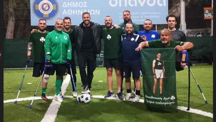 &Omicron; &Pi;&alpha;&pi;&pi;ά&sigmaf; &epsilon;&pi;&iota;&sigma;&kappa;έ&phi;&tau;&eta;&kappa;&epsilon; &tau;&eta;&nu; &omicron;&mu;ά&delta;&alpha; &pi;&omicron;&delta;&omicron;&sigma;&phi;&alpha;ί&rho;&omicron;&upsilon; &alpha;&kappa;&rho;&omega;&tau;&eta;&rho;&iota;&alpha;&sigma;&mu;έ&nu;&omega;&nu; &tau;&omicron;&upsilon; &Pi;&alpha;&nu;&alpha;&theta;&eta;&nu;&alpha;ϊ&kappa;&omicron;ύ