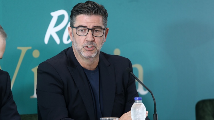 &Rho;&omicron;&upsilon;ί &Beta;&iota;&tau;ό&rho;&iota;&alpha;: &laquo;&Delta;&epsilon;&nu; &epsilon;ί&mu;&alpha;&sigma;&tau;&epsilon; &phi;&theta;&eta;&nu;&omicron;ί &pi;&omega;&lambda;&eta;&tau;έ&sigmaf; &omicron;&nu;&epsilon;ί&rho;&omega;&nu;, &pi;&rho;έ&pi;&epsilon;&iota; &nu;&alpha; &delta;&omicron;&upsilon;&lambda;έ&psi;&omicron;&upsilon;&mu;&epsilon; &gamma;&iota;&alpha; &nu;&alpha; &pi;ά&rho;&omicron;&upsilon;&mu;&epsilon; &pi;&rho;&omega;&tau;ά&theta;&lambda;&eta;&mu;&alpha;&raquo;