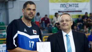 &laquo;&Omicron; &Gamma;&iota;&alpha;&nu;&nu;&alpha;&kappa;ό&pi;&omicron;&upsilon;&lambda;&omicron;&sigmaf; &delta;&epsilon;&nu; &epsilon;ί&nu;&alpha;&iota; &mu;&omega;&rho;ό&sigmaf;, &xi;έ&rho;&epsilon;&iota; &tau;&iota; &kappa;ά&nu;&epsilon;&iota;&raquo;