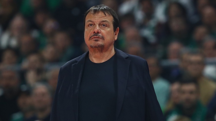 Ά&tau;&alpha;&mu;&alpha;&nu;: &laquo;&Epsilon;&pi;&iota;&theta;&epsilon;&tau;&iota;&kappa;ά &kappa;ά&nu;&alpha;&mu;&epsilon; &tau;έ&lambda;&epsilon;&iota;&omicron; &mu;&alpha;&tau;&sigmaf;&raquo;