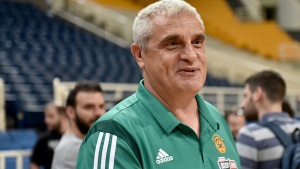 &Pi;&epsilon;&delta;&omicron;&upsilon;&lambda;ά&kappa;&eta;&sigmaf;: &laquo;I&delta;&iota;&alpha;ί&tau;&epsilon;&rho;&alpha; &alpha;&pi;&alpha;&iota;&tau;&eta;&tau;&iota;&kappa;ή &sigma;&epsilon;&zeta;ό&nu;&raquo;