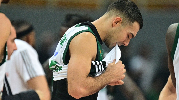 &Chi;&omega;&rho;ί&sigmaf; &Sigma;&lambda;&omicron;ύ&kappa;&alpha; &kappa;&alpha;&iota; &Beta;&iota;&lambda;&nu;&tau;ό&zeta;&alpha; &omicron; &Pi;&alpha;&nu;&alpha;&theta;&eta;&nu;&alpha;ϊ&kappa;ό&sigmaf; &kappa;ό&nu;&tau;&rho;&alpha; &sigma;&tau;&eta;&nu; &Mu;&pi;&alpha;&rho;&tau;&sigma;&epsilon;&lambda;ό&nu;&alpha;
