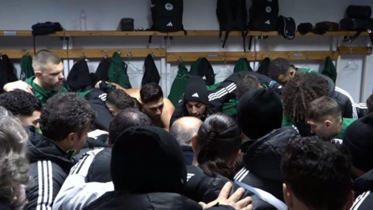 &Eta; &alpha;&rho;&chi;&eta;&gamma;&iota;&kappa;ή &omicron;&mu;&iota;&lambda;ί&alpha; &tau;&omicron;&upsilon; &Zeta;έ&kappa;&alpha; &kappa;&alpha;&iota; &omicron;&iota; &pi;&alpha;&nu;&eta;&gamma;&upsilon;&rho;&iota;&sigma;&mu;&omicron;ί &tau;&omicron;&upsilon; &Pi;&alpha;&nu;&alpha;&theta;&eta;&nu;&alpha;ϊ&kappa;&omicron;ύ &gamma;&iota;&alpha; &tau;&eta;&nu; &pi;&rho;ό&kappa;&rho;&iota;&sigma;&eta; (vid)