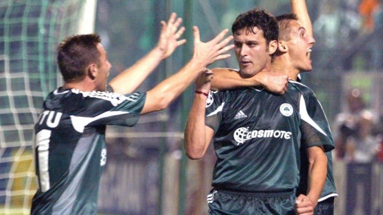 &Eta; UEFA &theta;&upsilon;&mu;ή&theta;&eta;&kappa;&epsilon; &tau;&eta;&nu; &gamma;&kappa;&omicron;&lambda;ά&rho;&alpha; &tau;&omicron;&upsilon; Έ&kappa;&iota; &kappa;ό&nu;&tau;&rho;&alpha; &sigma;&tau;&eta;&nu; Ά&rho;&sigma;&epsilon;&nu;&alpha;&lambda; (vid)