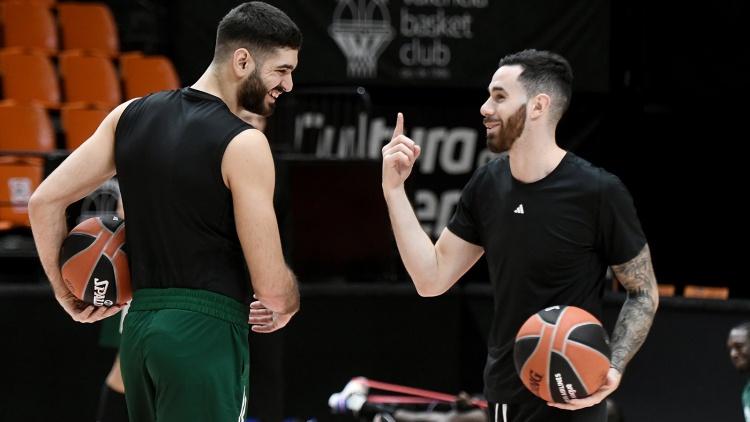&Chi;&omega;&rho;ί&sigmaf; &Mu;&alpha;&nu;&tau;&zeta;&omicron;ύ&kappa;&alpha; &kappa;&alpha;&iota; &mu;&epsilon; 11 &pi;&alpha;ί&kappa;&tau;&epsilon;&sigmaf; &omicron; &Pi;&alpha;&nu;&alpha;&theta;&eta;&nu;&alpha;ϊ&kappa;ό&sigmaf; &kappa;ό&nu;&tau;&rho;&alpha; &sigma;&tau;&eta; &Mu;&omicron;&nu;&alpha;&kappa;ό