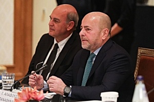 &Mu;ί&lambda;&eta;&sigma;&epsilon; &mu;&epsilon; &tau;&eta;&nu; UEFA &gamma;&iota;&alpha; ά&rho;&sigma;&eta; &tau;&omicron;&upsilon; &alpha;&pi;&omicron;&kappa;&lambda;&epsilon;&iota;&sigma;&mu;&omicron;ύ &omicron; &Alpha;&lambda;&alpha;&phi;&omicron;ύ&zeta;&omicron;&sigmaf;