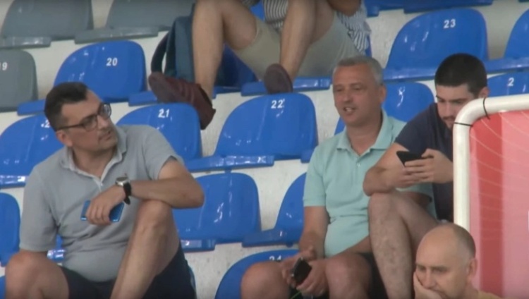 &Beta;&lambda;έ&pi;&epsilon;&iota; &Mu;&alpha;&nu;&tau;&zeta;&omicron;ύ&kappa;&alpha; &omicron; &Rho;ά&nu;&tau;&omicron;&nu;&iota;&tau;&sigmaf;
