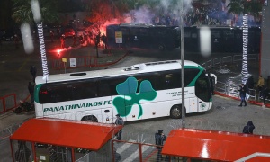 &Mu;&epsilon; &delta;&alpha;&kappa;&rho;&upsilon;&gamma;ό&nu;&alpha; &eta; &alpha;&pi;&omicron;&sigma;&tau;&omicron;&lambda;ή &tau;&omicron;&upsilon; &Pi;&alpha;&nu;&alpha;&theta;&eta;&nu;&alpha;ϊ&kappa;&omicron;ύ &sigma;&tau;&omicron; &laquo;&Gamma;. &Kappa;&alpha;&rho;&alpha;ϊ&sigma;&kappa;ά&kappa;&eta;&sigmaf;&raquo;