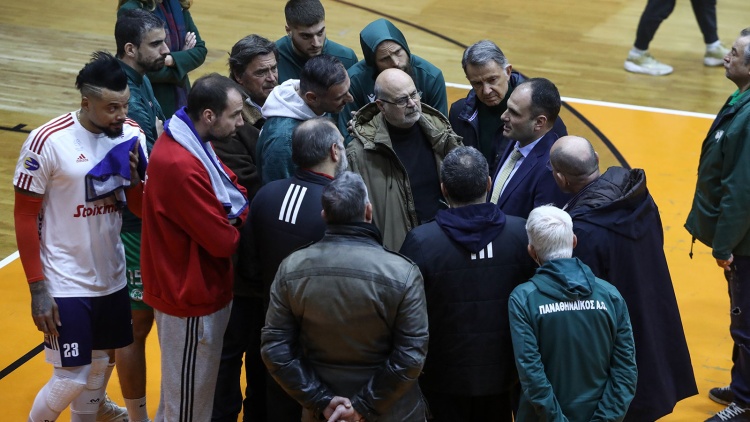 &Pi;&alpha;&nu;&alpha;&theta;&eta;&nu;&alpha;ϊ&kappa;ό&sigmaf;: &laquo;&Epsilon;&Gamma;&Kappa;&Lambda;&Eta;&Mu;&Alpha;&Tau;&Iota;&Kappa;&Eta; &epsilon;&nu;έ&rho;&gamma;&epsilon;&iota;&alpha; &pi;&omicron;&upsilon; &pi;&rho;&omicron;&kappa;&alpha;&lambda;&epsilon;ί &epsilon;&rho;&omega;&tau;ή&mu;&alpha;&tau;&alpha; &pi;&omicron;&iota;&omicron;&sigmaf; έ&delta;&omega;&sigma;&epsilon; &alpha;&upsilon;&tau;ή &tau;&eta;&nu; &epsilon;&nu;&tau;&omicron;&lambda;ή&raquo;
