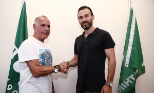 &Nu;&tau;&alpha;&mu;&pi;ί&zeta;&alpha;&sigmaf;: &laquo;&Delta;&iota;&alpha;&phi;&omicron;&rho;&epsilon;&tau;&iota;&kappa;ό &tau;&omicron; &alpha;ύ&rho;&iota;&omicron; &alpha;&pi;ό &tau;&omicron; &chi;&theta;&epsilon;&sigmaf;&raquo;