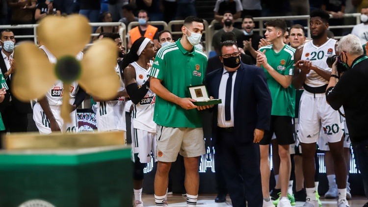 &Omicron;&iota; &kappa;&alpha;&lambda;ύ&tau;&epsilon;&rho;&epsilon;&sigmaf; &sigma;&tau;&iota;&gamma;&mu;έ&sigmaf; &alpha;&pi;ό &tau;&omicron; 3&omicron; &tau;&omicron;&upsilon;&rho;&nu;&omicron;&upsilon;ά &laquo;&Pi;&alpha;ύ&lambda;&omicron;&sigmaf; &Gamma;&iota;&alpha;&nu;&nu;&alpha;&kappa;ό&pi;&omicron;&upsilon;&lambda;&omicron;&sigmaf;&raquo; (vid)