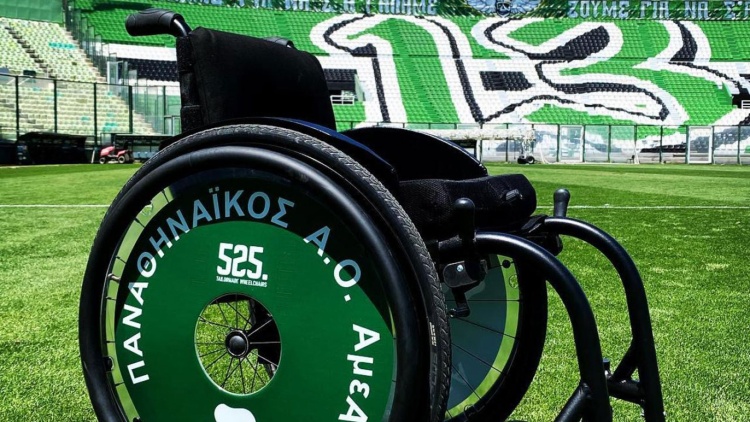 &Eta; &laquo;&pi;&rho;ά&sigma;&iota;&nu;&eta;&raquo; &kappa;&alpha;&tau;ά&tau;&alpha;&xi;&eta; &tau;&omega;&nu; &alpha;&theta;&lambda;&eta;&tau;ώ&nu; &Alpha;&mu;&epsilon;&Alpha; &tau;&omicron;&upsilon; &Pi;&alpha;&nu;&alpha;&theta;&eta;&nu;&alpha;ϊ&kappa;&omicron;ύ