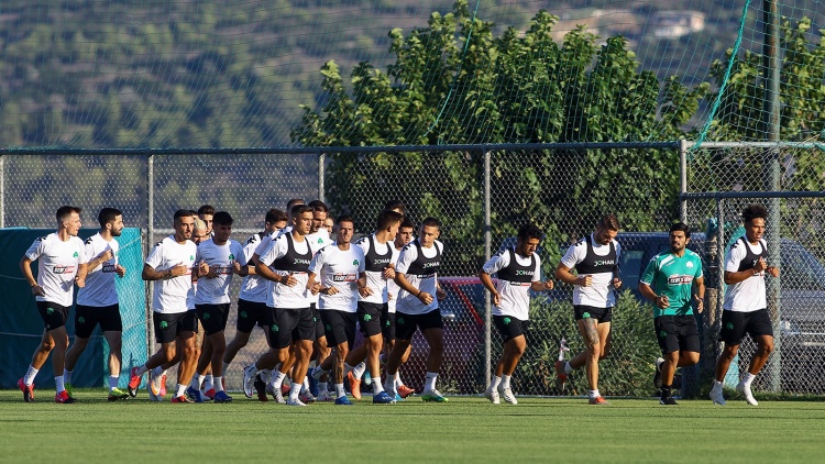 &Tau;&rho;ί&alpha; &kappa;&rho;&omicron;ύ&sigma;&mu;&alpha;&tau;&alpha; &kappa;&omicron;&rho;&omega;&nu;&omicron;ϊ&omicron;ύ &sigma;&tau;&omicron;&nu; &Pi;&alpha;&nu;&alpha;&theta;&eta;&nu;&alpha;ϊ&kappa;ό