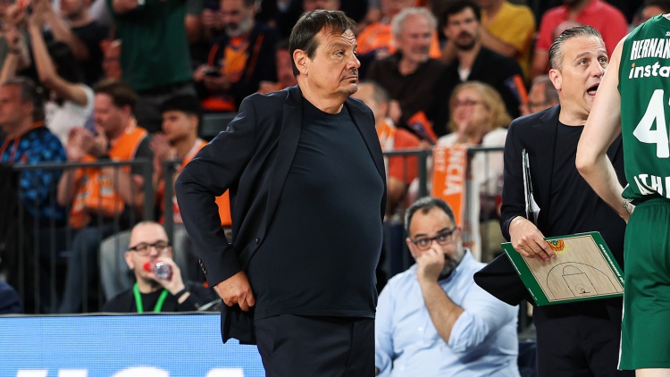 Ά&tau;&alpha;&mu;&alpha;&nu; &gamma;&iota;&alpha; &Gamma;&iota;&alpha;&nu;&nu;&alpha;&kappa;ό&pi;&omicron;&upsilon;&lambda;&omicron;: &laquo;&Nu;&alpha; &epsilon;ί&sigma;&tau;&epsilon; &delta;ί&kappa;&alpha;&iota;&omicron;&iota;&raquo; - &Sigma;&tau;ή&rho;&iota;&xi;&eta; &mu;&epsilon;&tau;ά &tau;&eta;&nu; &pi;&omicron;&iota;&nu;ή &tau;&eta;&sigmaf; EuroLeague