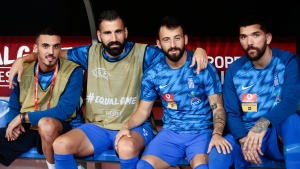 &Omicron;&iota; Έ&lambda;&lambda;&eta;&nu;&epsilon;&sigmaf; &pi;&omicron;&delta;&omicron;&sigma;&phi;&alpha;&iota;&rho;&iota;&sigma;&tau;έ&sigmaf; &mu;&alpha;&zeta;&epsilon;ύ&omicron;&upsilon;&nu; &chi;&rho;ή&mu;&alpha;&tau;&alpha; &gamma;&iota;&alpha; &Mu;&Epsilon;&Theta;