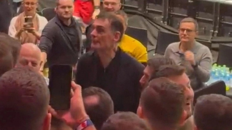 &Kappa;&Alpha;&Epsilon; &gamma;&iota;&alpha; &tau;&iota;&sigmaf; &chi;&upsilon;&delta;&alpha;&iota;ό&tau;&eta;&tau;&epsilon;&sigmaf; &tau;&omicron;&upsilon; &Mu;&pi;&alpha;&rho;&tau;&zeta;ώ&kappa;&alpha;: &laquo;&Kappa;&alpha;&nu;έ&nu;&alpha;&sigmaf; &nu;ά&nu;&omicron;&sigmaf; &delta;&epsilon;&nu; έ&chi;&epsilon;&iota; &tau;&omicron; &delta;&iota;&kappa;&alpha;ί&omega;&mu;&alpha; &nu;&alpha; &pi;&iota;ά&nu;&epsilon;&iota; &tau;&omicron;&nu; &Pi;&alpha;&nu;&alpha;&theta;&eta;&nu;&alpha;ϊ&kappa;ό &sigma;&tau;&omicron; &sigma;&tau;ό&mu;&alpha; &tau;&omicron;&upsilon;&raquo; (vid)