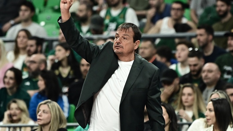 Ά&tau;&alpha;&mu;&alpha;&nu;: &laquo;&Omicron; &Sigma;&alpha;&mu;&omicron;&nu;&tau;&omicron;ύ&rho;&omicron;&beta; έ&kappa;&alpha;&nu;&epsilon; &tau;&rho;&omicron;&mu;&epsilon;&rho;ό &mu;&alpha;&tau;&sigmaf; - &Delta;&epsilon;&nu; &pi;&alpha;ί&xi;&alpha;&mu;&epsilon; &kappa;&alpha;&lambda;ό &mu;&pi;ά&sigma;&kappa;&epsilon;&tau;&raquo;