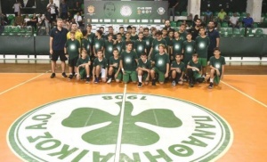 &Sigma;&tau;&omicron;&nu; &tau;&epsilon;&lambda;&iota;&kappa;ό &tau;&omicron;&upsilon; &laquo;&Pi;&alpha;ύ&lambda;&omicron;&sigmaf; &Gamma;&iota;&alpha;&nu;&nu;&alpha;&kappa;ό&pi;&omicron;&upsilon;&lambda;&omicron;&sigmaf;&raquo; &Pi;&alpha;&nu;&alpha;&theta;&eta;&nu;&alpha;ϊ&kappa;ό&sigmaf; &kappa;&alpha;&iota; &Pi;&epsilon;&rho;&iota;&sigma;&tau;έ&rho;&iota;