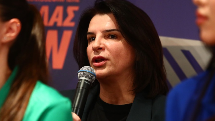 &Kappa;&alpha;&pi;&omicron;&gamma;&iota;ά&nu;&nu;&eta;: &laquo;&Omicron; &kappa;ά&theta;&epsilon; &tau;&epsilon;&lambda;&iota;&kappa;ό&sigmaf; έ&chi;&epsilon;&iota; &tau;&eta;&nu; &delta;&iota;&kappa;ή &tau;&omicron;&upsilon; &iota;&sigma;&tau;&omicron;&rho;ί&alpha;&raquo;