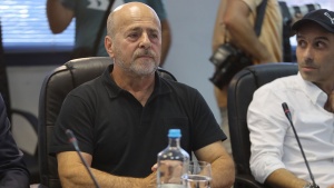 &Alpha;&lambda;&alpha;&phi;&omicron;ύ&zeta;&omicron;&sigmaf; &sigma;&epsilon; &Kappa;&omicron;ύ&gamma;&iota;&alpha;: &laquo;&Tau;&omicron;&nu; &kappa;&alpha;&kappa;ό &sigma;&omicron;&upsilon; &tau;&omicron;&nu; &kappa;&alpha;&iota;&rho;ό, &epsilon;ί&sigma;&alpha;&iota; &tau;&rho;&epsilon;&lambda;ό&sigmaf;&raquo;