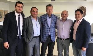 &Alpha;&Mu;&Kappa; 20 &epsilon;&kappa;&alpha;&tau;&omicron;&mu;&mu;&upsilon;&rho;ί&omega;&nu; &epsilon;&upsilon;&rho;ώ &sigma;&tau;&omicron;&nu; &Pi;&alpha;&nu;&alpha;&theta;&eta;&nu;&alpha;ϊ&kappa;ό!