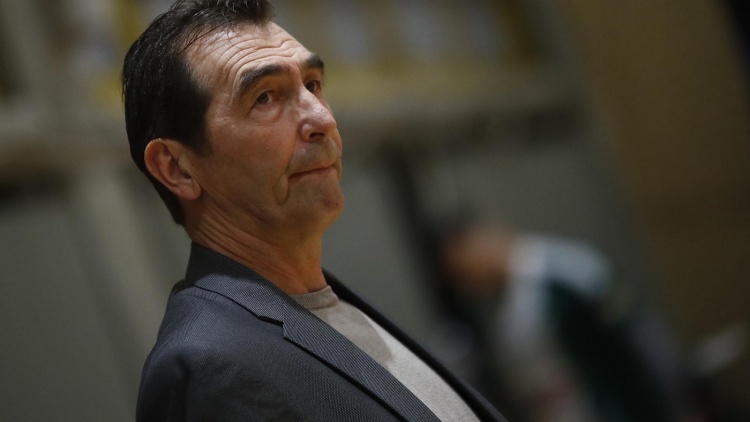 &Alpha;&nu;&delta;&rho;&epsilon;ό&pi;&omicron;&upsilon;&lambda;&omicron;&sigmaf;: &laquo;&Delta;&epsilon;&nu; &lambda;&epsilon;&iota;&tau;&omicron;ύ&rho;&gamma;&eta;&sigma;&epsilon; &eta; &upsilon;&pi;&omicron;&delta;&omicron;&chi;ή &mu;&alpha;&sigmaf;&raquo;