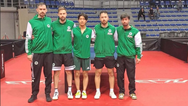 &Sigma;&tau;&alpha; &eta;&mu;&iota;&tau;&epsilon;&lambda;&iota;&kappa;ά &tau;&omicron;&upsilon; Europe Trophy &omicron; &Pi;&alpha;&nu;&alpha;&theta;&eta;&nu;&alpha;ϊ&kappa;ό&sigmaf; &mu;&epsilon; &epsilon;&mu;&phi;&alpha;&tau;&iota;&kappa;ό &tau;&rho;ό&pi;&omicron;