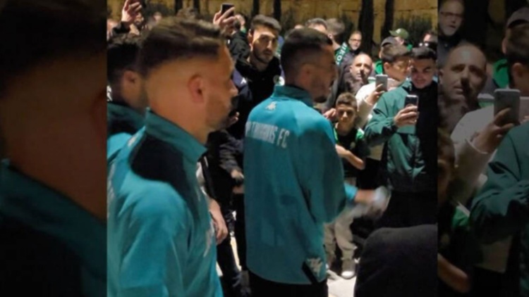 &Kappa;&omicron;&upsilon;&rho;&mu;&pi;έ&lambda;&eta;&sigmaf; &sigma;&epsilon; &phi;&iota;&lambda;ά&theta;&lambda;&omicron;&upsilon;&sigmaf;: &laquo;&Theta;&alpha; &kappa;ά&nu;&omicron;&upsilon;&mu;&epsilon; &tau;&alpha; &pi;ά&nu;&tau;&alpha; &gamma;&iota;&alpha; &nu;&alpha; &sigma;&alpha;&sigmaf; &kappa;ά&nu;&omicron;&upsilon;&mu;&epsilon; &chi;&alpha;&rho;&omicron;ύ&mu;&epsilon;&nu;&omicron;&upsilon;&sigmaf;&raquo;