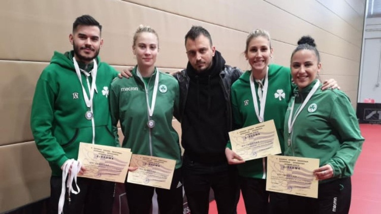 Έ&kappa;&lambda;&epsilon;&iota;&sigma;&alpha;&nu; &mu;&epsilon; &nu;ί&kappa;&eta; &tau;&eta; &sigma;&epsilon;&zeta;ό&nu; &tau;&alpha; &kappa;&omicron;&rho;ί&tau;&sigma;&iota;&alpha; &tau;&omicron;&upsilon; &pi;&iota;&nu;&gamma;&kappa; &pi;&omicron;&nu;&gamma;&kappa;
