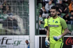 &Delta;&iota;&omicron;ύ&delta;&eta;&sigmaf;: &laquo;&Pi;&alpha;ί&zeta;&omicron;&upsilon;&mu;&epsilon; &omicron; έ&nu;&alpha;&sigmaf; &gamma;&iota;&alpha; &tau;&omicron;&nu; ά&lambda;&lambda;&omicron;&nu;&raquo;