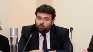 &Beta;&alpha;&sigma;&iota;&lambda;&epsilon;&iota;ά&delta;&eta;&sigmaf;: &laquo;&Mu;&epsilon;&gamma;ά&lambda;&eta; &eta; &alpha;&gamma;&omega;&nu;ί&alpha; &gamma;&iota;&alpha; &tau;&eta;&nu; &tau;ύ&chi;&eta; &tau;&omicron;&upsilon; &Pi;&alpha;&nu;&alpha;&theta;&eta;&nu;&alpha;ϊ&kappa;&omicron;ύ&raquo; (aud)
