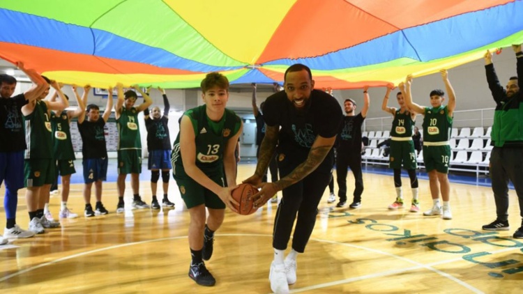 &Mu;&iota;&alpha; &omicron;&mu;ά&delta;&alpha; &eta; &Kappa;&Alpha;&Epsilon; &Pi;&alpha;&nu;&alpha;&theta;&eta;&nu;&alpha;ϊ&kappa;ό&sigmaf;, &eta; PAO BC Academy &kappa;&alpha;&iota; &tau;&alpha; Special Olympics HELLAS
