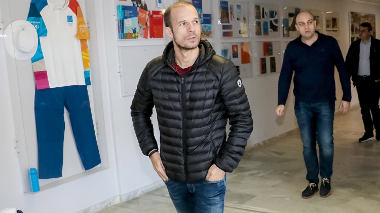 &Mu;&pi;&alpha;&sigma;&iota;&nu;ά&sigmaf;: &laquo;&Mu;ό&nu;&omicron; &tau;&omicron; &sigma;ή&mu;&alpha; &mu;&omicron;&upsilon; &theta;&upsilon;&mu;ί&zeta;&epsilon;&iota; &tau;&omicron;&nu; &Pi;&alpha;&nu;&alpha;&theta;&eta;&nu;&alpha;ϊ&kappa;ό&raquo;