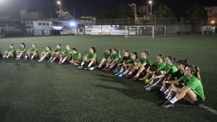 &laquo;&Pi;&rho;ώ&tau;&eta;&raquo; &pi;&rho;&omicron;&pi;ό&nu;&eta;&sigma;&eta; &gamma;&iota;&alpha; &tau;&eta;&nu; &omicron;&mu;ά&delta;&alpha; &pi;&omicron;&delta;&omicron;&sigma;&phi;&alpha;ί&rho;&omicron;&upsilon; &gamma;&upsilon;&nu;&alpha;&iota;&kappa;ώ&nu; &tau;&omicron;&upsilon; &Pi;&alpha;&nu;&alpha;&theta;&eta;&nu;&alpha;ϊ&kappa;&omicron;ύ (pics)