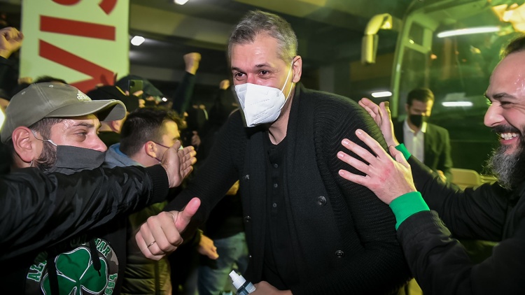 &Delta;&iota;&alpha;&mu;&alpha;&nu;&tau;ί&delta;&eta;&sigmaf;: &laquo;&Xi;&epsilon;&chi;&omega;&rho;&iota;&sigma;&tau;ό &tau;&omicron; &epsilon;&upsilon;&rho;&omega;&pi;&alpha;ϊ&kappa;ό &tau;&omicron;&upsilon; 2007&raquo; (vid)