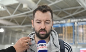 &Beta;&omicron;&upsilon;&gamma;&iota;&omicron;ύ&kappa;&alpha;&sigmaf;: &laquo;&Epsilon;&lambda;&pi;ί&zeta;&omicron;&upsilon;&mu;&epsilon; &nu;&alpha; &beta;&gamma;&epsilon;&iota; &tau;&omicron; &pi;&lambda;ά&nu;&omicron; &tau;&omicron;&upsilon; &pi;&rho;&omicron;&pi;&omicron;&nu;&eta;&tau;ή&raquo;
