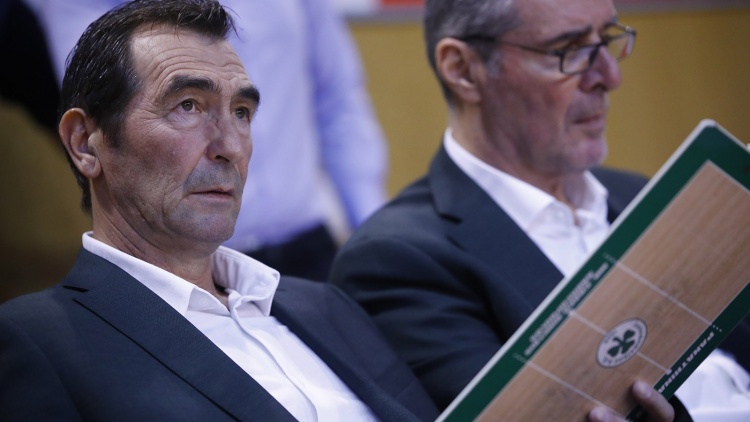 &Delta;. &Alpha;&nu;&delta;&rho;&epsilon;ό&pi;&omicron;&upsilon;&lambda;&omicron;&sigmaf;: &laquo;Ά&lambda;&lambda;&alpha;&xi;&epsilon; &eta; &upsilon;&pi;&omicron;&delta;&omicron;&chi;ή &mu;&alpha;&sigmaf; &mu;&epsilon;&tau;ά &tau;&omicron; &pi;&rho;ώ&tau;&omicron; &sigma;&epsilon;&tau; - &Delta;&epsilon;&nu; ή&mu;&alpha;&sigma;&tau;&alpha;&nu; &sigma;&tau;&alpha;&theta;&epsilon;&rho;&omicron;ί&raquo;