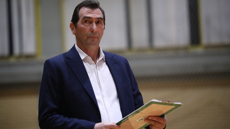 &Alpha;&nu;&delta;&rho;&epsilon;ό&pi;&omicron;&upsilon;&lambda;&omicron;&sigmaf;: &laquo;&Omicron; &Pi;&alpha;&nu;&alpha;&theta;&eta;&nu;&alpha;ϊ&kappa;ό&sigmaf; &epsilon;ί&nu;&alpha;&iota; &delta;&iota;&epsilon;&kappa;&delta;&iota;&kappa;&eta;&tau;ή&sigmaf; ό&lambda;&omega;&nu; &tau;&omega;&nu; &tau;ί&tau;&lambda;&omega;&nu;&raquo;