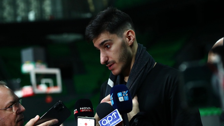 &Kappa;&alpha;&lambda;&alpha;ϊ&tau;&zeta;ά&kappa;&eta;&sigmaf;: &laquo;&Delta;&epsilon;&nu; &pi;&rho;έ&pi;&epsilon;&iota; &nu;&alpha; &chi;ά&sigma;&omicron;&upsilon;&mu;&epsilon; ά&lambda;&lambda;&omicron; &pi;&alpha;&iota;&chi;&nu;ί&delta;&iota; &epsilon;&nu;&tau;ό&sigmaf; έ&delta;&rho;&alpha;&sigmaf;&raquo;