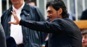 &Delta;ύ&omicron; &tau;&iota;&mu;&omega;&rho;ί&epsilon;&sigmaf; &sigma;&tau;&omicron;&nu; &Gamma;&iota;&alpha;&nu;&nu;&alpha;&kappa;ό&pi;&omicron;&upsilon;&lambda;&omicron; &alpha;&pi;ό &tau;&omicron;&nu; &Mu;&pi;&epsilon;&rho;&tau;&omicron;&mu;έ&omicron;&upsilon;