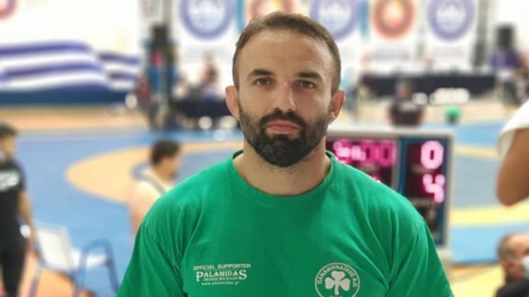 &laquo;&Pi;&rho;ά&sigma;&iota;&nu;&omicron;&raquo; &mu;&epsilon;&tau;ά&lambda;&lambda;&iota;&omicron; &sigma;&tau;&eta;&nu; &pi;ά&lambda;&eta;