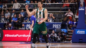 &Phi;&rho;&iota;&nu;&tau;έ&tau;: &laquo;&Nu;&alpha; &pi;&alpha;ί&xi;&omicron;&upsilon;&mu;&epsilon; &omega;&sigmaf; &omicron;&mu;ά&delta;&alpha;&raquo;