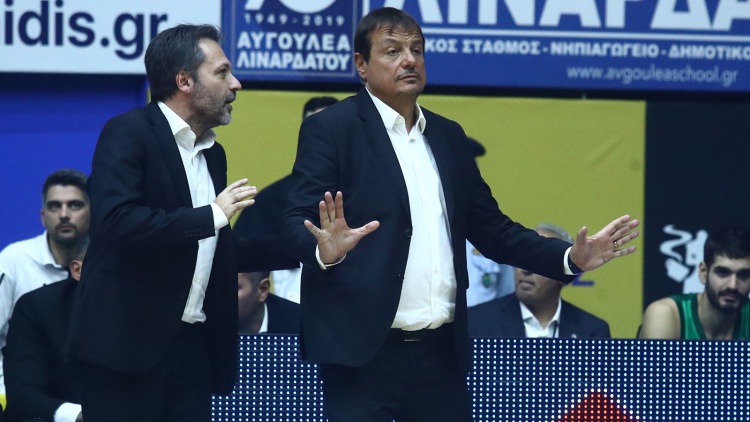 &Alpha;&tau;&alpha;&mu;ά&nu;: &laquo;Ά&lambda;&lambda;&alpha;&xi;&epsilon; &tau;&omicron; &mu;&alpha;&tau;&sigmaf; &omicron; &Kappa;&alpha;&lambda;&alpha;ϊ&tau;&zeta;ά&kappa;&eta;&sigmaf; - &Epsilon;&pi;&iota;&sigma;&tau;&rho;έ&phi;&epsilon;&iota; &tau;&eta; &Delta;&epsilon;&upsilon;&tau;έ&rho;&alpha; &omicron; &Sigma;&lambda;&omicron;ύ&kappa;&alpha;&sigmaf;&raquo;