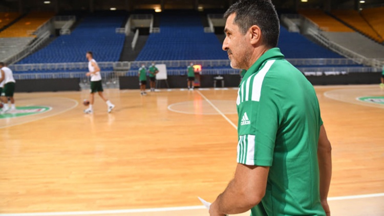 &Tau;&eta;&nu; &Tau;&epsilon;&tau;ά&rho;&tau;&eta; (25/8) &tau;&omicron; &phi;&iota;&lambda;&iota;&kappa;ό &tau;&omicron;&upsilon; &Pi;&alpha;&nu;&alpha;&theta;&eta;&nu;&alpha;ϊ&kappa;&omicron;ύ &mu;&epsilon; &tau;&omicron; &Alpha;ϊό&nu;&alpha;