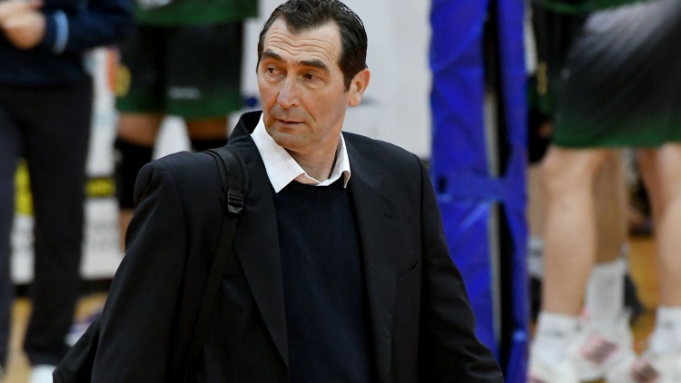 &Delta;. &Alpha;&nu;&delta;&rho;&epsilon;ό&pi;&omicron;&upsilon;&lambda;&omicron;&sigmaf;: &laquo;&Epsilon;ί&chi;&alpha;&mu;&epsilon; &sigma;&kappa;&alpha;&mu;&pi;&alpha;&nu;&epsilon;&beta;ά&sigma;&mu;&alpha;&tau;&alpha;&raquo;