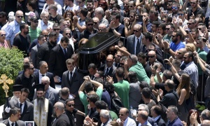 &laquo;&Alpha;&upsilon;&lambda;&alpha;ί&alpha;&raquo; &gamma;&iota;&alpha; &tau;&omicron;&nu; &laquo;&Theta;&epsilon;ό&raquo; &Pi;&alpha;ύ&lambda;&omicron; &Gamma;&iota;&alpha;&nu;&nu;&alpha;&kappa;ό&pi;&omicron;&upsilon;&lambda;&omicron; (pics)