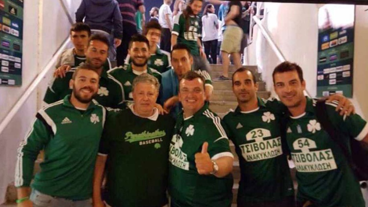 Έ&phi;&upsilon;&gamma;&epsilon; &omicron; &Nu;ί&kappa;&omicron;&sigmaf; &Delta;&epsilon;&pi;&omicron;ύ&nu;&tau;&eta;&sigmaf;, &sigma;&upsilon;&lambda;&lambda;&upsilon;&pi;&eta;&tau;ή&rho;&iota;&alpha; &alpha;&pi;ό &tau;&omicron;&nu; &Pi;&alpha;&nu;&alpha;&theta;&eta;&nu;&alpha;ϊ&kappa;ό